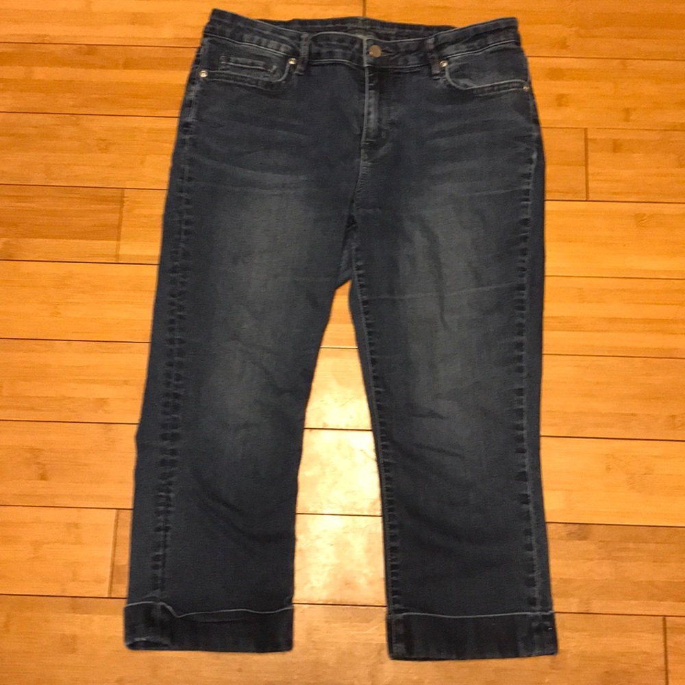Soho New York & Company Curvy Crop